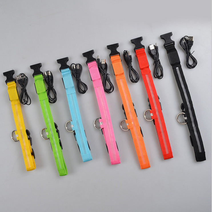 GlowPaw Overview 1. In order to prevent the light from flickering when pressed during delivery, we made a small plastic film to stop the switch. When you receive the collar, just remove this film and the light will work. introduce: 2. Nylon LED lighting d