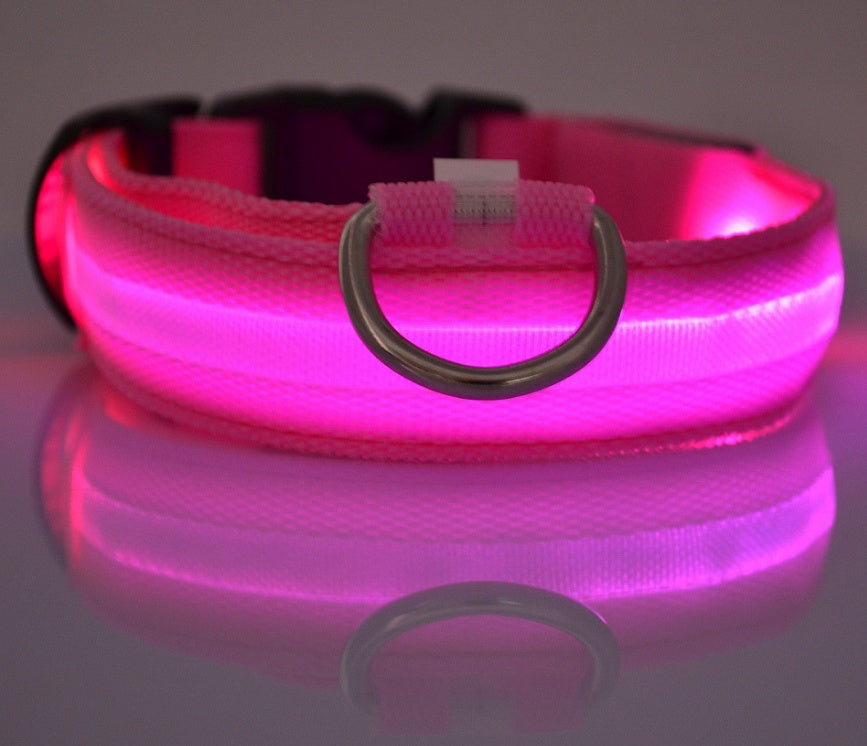 GlowPaw Overview 1. In order to prevent the light from flickering when pressed during delivery, we made a small plastic film to stop the switch. When you receive the collar, just remove this film and the light will work. introduce: 2. Nylon LED lighting d