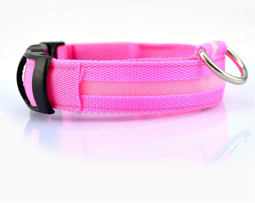 GlowPaw Overview 1. In order to prevent the light from flickering when pressed during delivery, we made a small plastic film to stop the switch. When you receive the collar, just remove this film and the light will work. introduce: 2. Nylon LED lighting d
