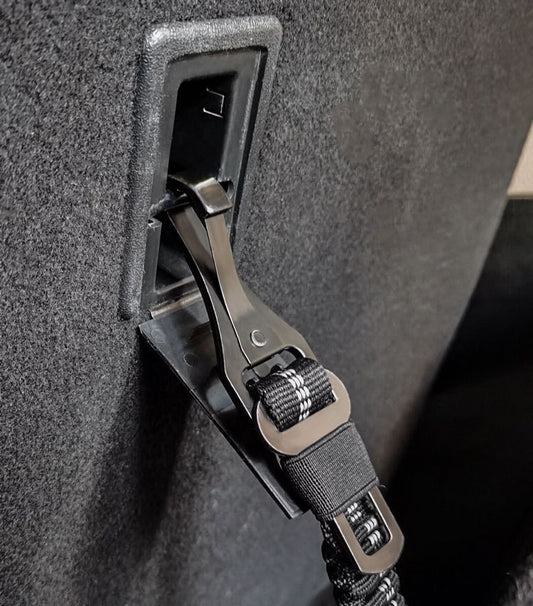 SteadyStride Pet Leash Product information: Name: Elastic Adjustable Pet Seat Belt Material: polyester + zinc alloy Specifications: Minimum size 70cm, maximum stretchable length 125cm Weight: net weight 185g, Mao Zhong 188g (safety belt + simple packaging