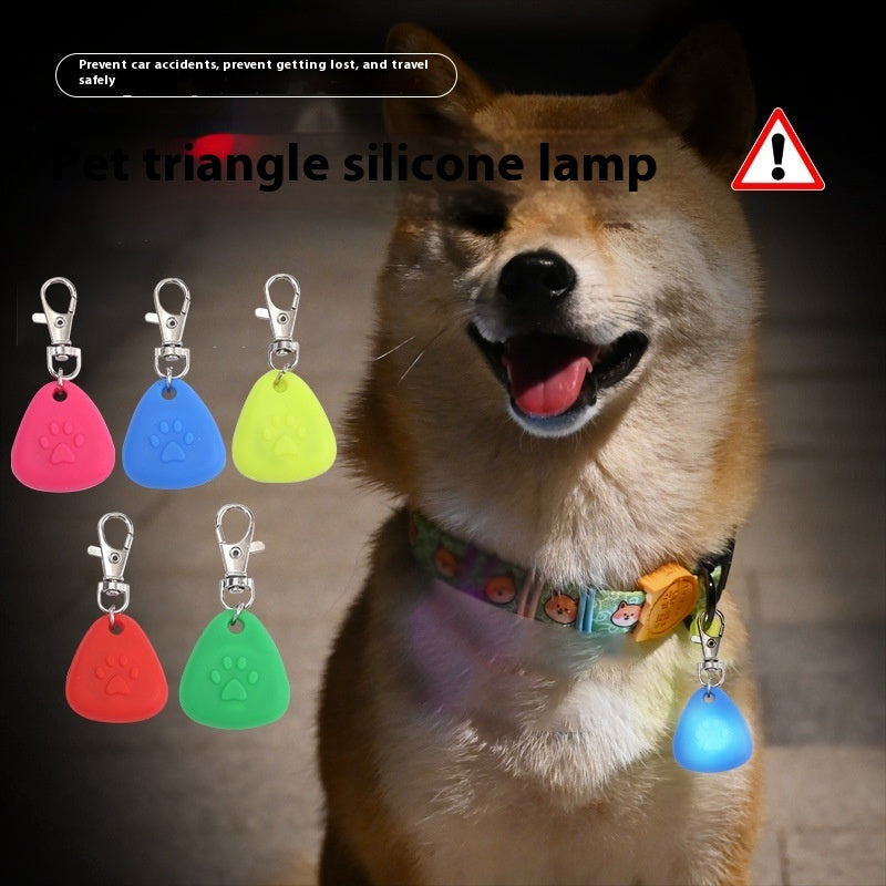 Luminous Pet Charm Product information: Pattern: Monochrome Color: single bag, card packaging Specifications: red, pink, blue, green, yellow Material: Silicone Applicable holiday: Halloween/Ghost Festival, Christmas, Carnival, other festivals Suitable sea