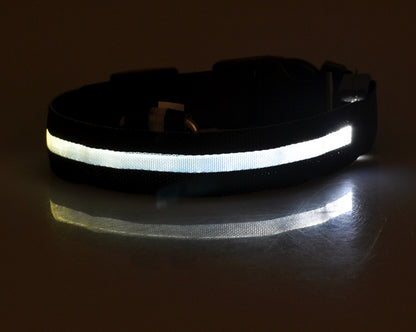 GlowPaw Overview 1. In order to prevent the light from flickering when pressed during delivery, we made a small plastic film to stop the switch. When you receive the collar, just remove this film and the light will work. introduce: 2. Nylon LED lighting d