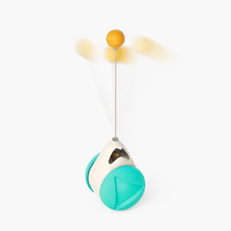 GlowSpin™ When the cat is playing, the toy can swing back and forth freely without falling over. Driven by the self-weight module at the bottom, the toy can be moved forward or backward by swinging. When the product is laid horizontally, the toy can also
