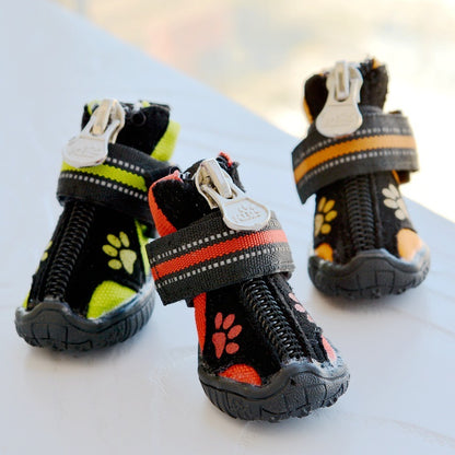 Suede Cotton Dog Shoes – Printed Boots for Medium & Large Dogs Product Information： Material: Suede Color: red, orange, green Function: Waterproof, non-slip, warm, wear-resistant Size information： Serial number 1 2 3 4 5 6 7 8 Long/CM 3.5 4 4.5 5 5.5 6.1