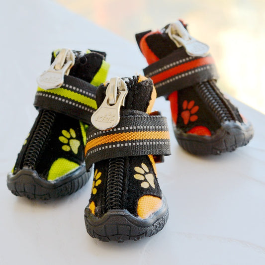Suede Cotton Dog Shoes – Printed Boots for Medium & Large Dogs Product Information： Material: Suede Color: red, orange, green Function: Waterproof, non-slip, warm, wear-resistant Size information： Serial number 1 2 3 4 5 6 7 8 Long/CM 3.5 4 4.5 5 5.5 6.1