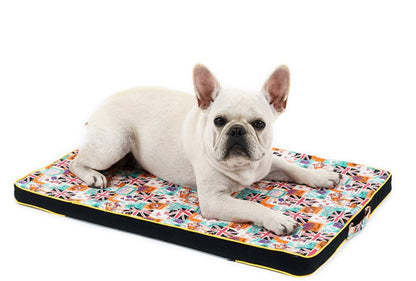 FurCanvas™ Sleep Pad Product information: Material: cloth Product Category: Pet Nest Fabric: Printed canvas / Oxford cloth Thickness: Approximately 3.3cm thick Liner: high resilience sponge Size information: size： Specifications: 50*40cm (0.25kg), 70*50cm