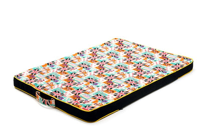 FurCanvas™ Sleep Pad Product information: Material: cloth Product Category: Pet Nest Fabric: Printed canvas / Oxford cloth Thickness: Approximately 3.3cm thick Liner: high resilience sponge Size information: size： Specifications: 50*40cm (0.25kg), 70*50cm