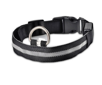 GlowPaw Overview 1. In order to prevent the light from flickering when pressed during delivery, we made a small plastic film to stop the switch. When you receive the collar, just remove this film and the light will work. introduce: 2. Nylon LED lighting d