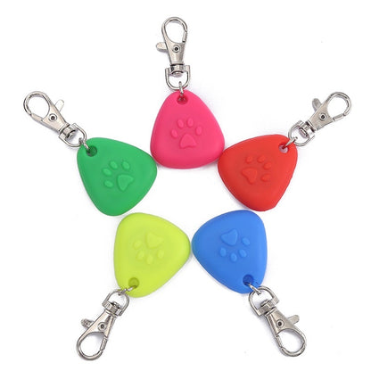 Luminous Pet Charm Product information: Pattern: Monochrome Color: single bag, card packaging Specifications: red, pink, blue, green, yellow Material: Silicone Applicable holiday: Halloween/Ghost Festival, Christmas, Carnival, other festivals Suitable sea