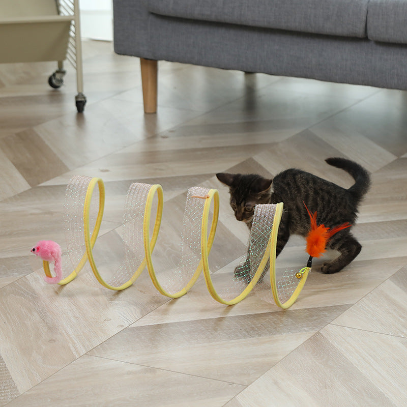 WhiskerMaze™ – Interactive Tunnel with Simulated Mice Product information: Material: steel wire, elastic mesh, feather, plush mouse, sisal hemp ball Product category: set toy Size: about 50cm long, about 20cm in diameter A: Rat Feather Straight Clause B: