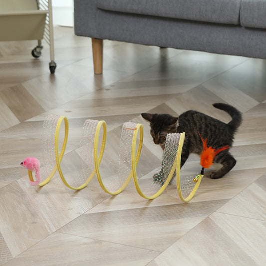WhiskerMaze™ – Interactive Tunnel with Simulated Mice Product information: Material: steel wire, elastic mesh, feather, plush mouse, sisal hemp ball Product category: set toy Size: about 50cm long, about 20cm in diameter A: Rat Feather Straight Clause B: