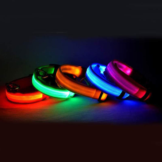 GlowPaw Overview 1. In order to prevent the light from flickering when pressed during delivery, we made a small plastic film to stop the switch. When you receive the collar, just remove this film and the light will work. introduce: 2. Nylon LED lighting d
