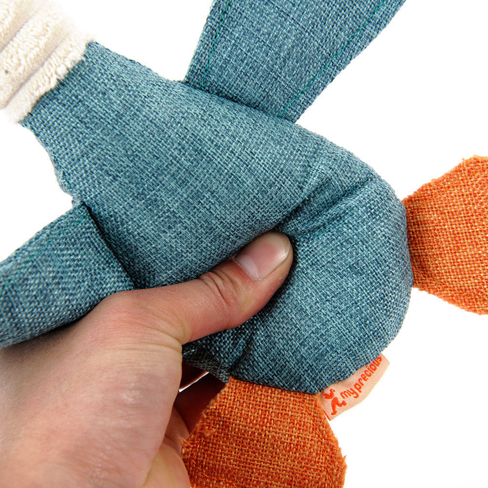 SnuggleSqueak™ – Soft Puzzle Toy for Smart Pets Keep your furry friend entertained, mentally stimulated, and comforted with the Dayan Sounding Plush Puzzle Toy – the ultimate 3-in-1 interactive toy designed for fun, learning, and snuggling! Smart Play: Th