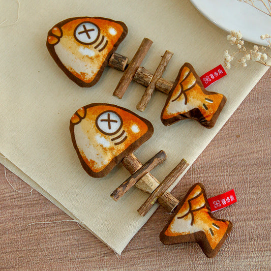 Simulated Fishbone – Wooden Chew Toy for Cats Product information: Color: Grilled fish bone toy Specification: about 16.5 * 6.5cm Material: Plush Category: Pet Toys Packing list: Plush toy X1 Product Image: Chew Toys