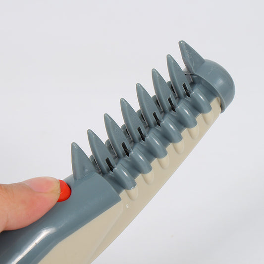 Floating Hair Remover & Grooming Brush Effortlessly Keep Your Pet’s Coat Smooth & Hair-Free Say goodbye to shedding hair all over your home! This clever self-cleaning comb makes grooming simple, comfortable, and effective — for cats, dogs, and even small