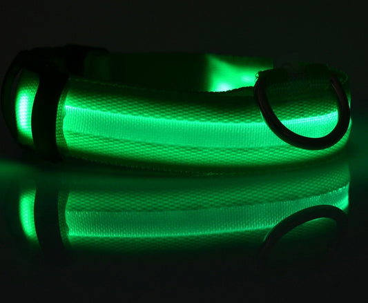 GlowPaw Overview 1. In order to prevent the light from flickering when pressed during delivery, we made a small plastic film to stop the switch. When you receive the collar, just remove this film and the light will work. introduce: 2. Nylon LED lighting d