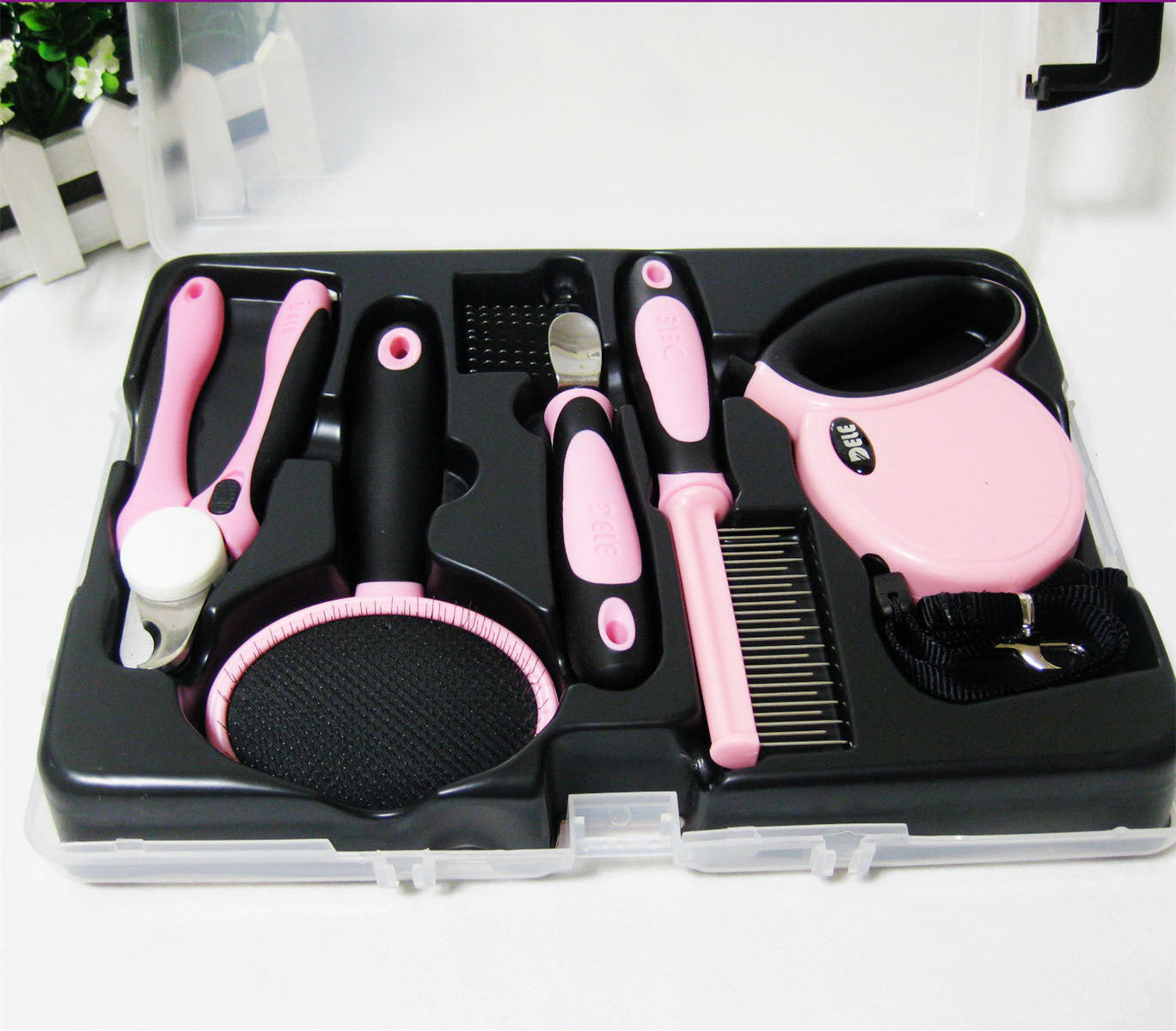 GoPaw™ – Pet Traction Rope & Grooming Kit Combo Overview: 1. Contains almost all the necessities 2. It is lightweight and easy-taking. Specification: Material: plastic + stainless steel Color: blue, pink Package Content: Plastic beauty kit *1 30kg pulling