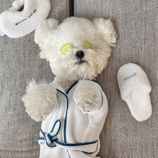Pet Bath Towel & Robe Product Details: Material: absorbent towel fleece Product category: bath towel Applicable gender: general Color: eye mask-toy, slippers-toy, bath towel Size information: Size: S (within bust 41cm), M (within bust 52cm), L (within bus