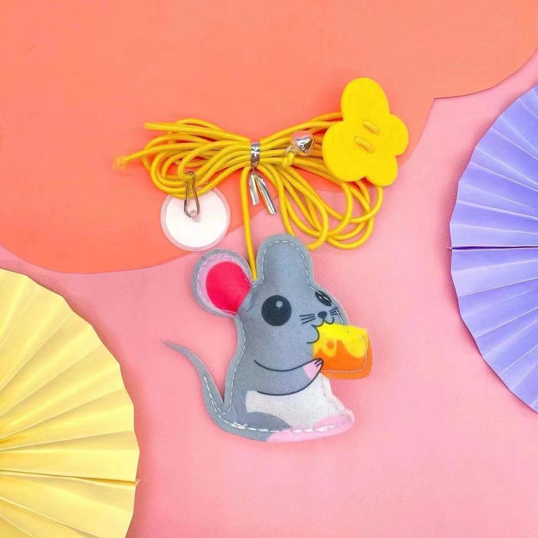 HangMouse™ Product information: Product name: Swing cat toy Specifications: about 2 meters in length Product material: feather, elastic rope, polyester ball, sticky hook, etc. Packing list: Funny cat stick*1 Cat Toys