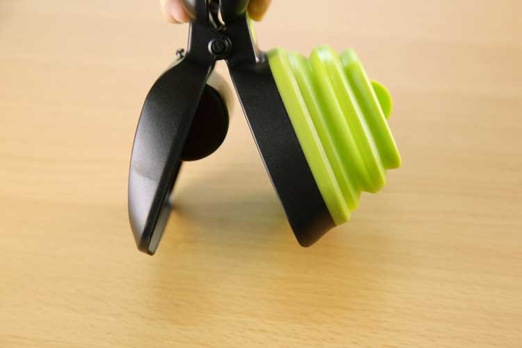 Foldable Dog Pooper Scooper – Travel-Friendly with Bags Overview: A MUST-HAVE FOR EVERY DOG PARENT Being a dog parent is a lot of fun, cleaning after your dog is not. That is why we invented this scooper!. Your kids will love using it too! Designed for ea
