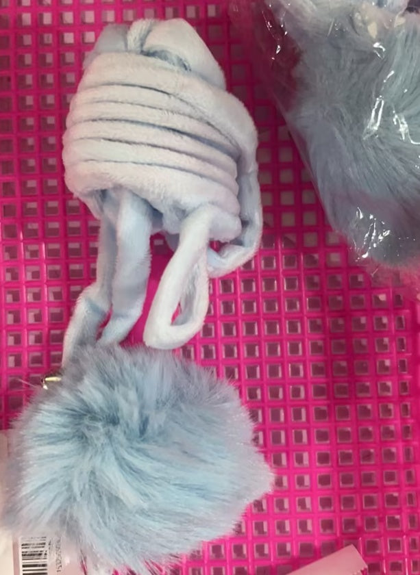 PawPop – Rabbit Fur Ball Toy for Playful Cats Overview: 1. Simply give this ball to your cat and you are good to go! 2. This cat toy stimulates your cat's instinct to hunt, and reduces obesity, boredom, and depression with increased exercise; 3. Soft and