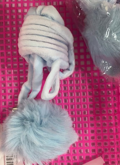 PawPop – Rabbit Fur Ball Toy for Playful Cats Overview: 1. Simply give this ball to your cat and you are good to go! 2. This cat toy stimulates your cat's instinct to hunt, and reduces obesity, boredom, and depression with increased exercise; 3. Soft and