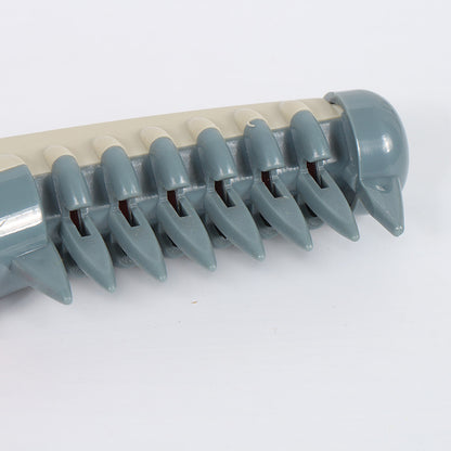 Floating Hair Remover & Grooming Brush Effortlessly Keep Your Pet’s Coat Smooth & Hair-Free Say goodbye to shedding hair all over your home! This clever self-cleaning comb makes grooming simple, comfortable, and effective — for cats, dogs, and even small