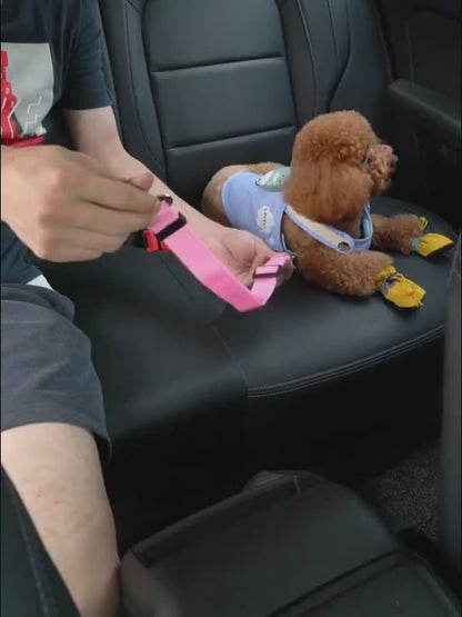 SureGrip Dog Strap Keep Your Pet Safe and Secure While You Drive! ✔️ Key Benefits: Simple & Quick to Use Just clip one end of the seatbelt to your pet’s harness, and snap the other into your car’s seatbelt buckle—just like a regular seatbelt! Its adjustab
