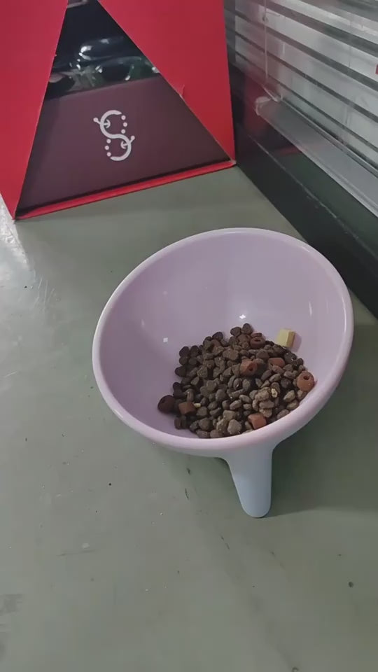 FurDine Colorful Feeder Overview: 1. Tough daily, the naughty master can't break Food grade material, safe and non-toxic, high-temperature resistance, high material hardness, not fragile compared to ordinary ceramic cat bowls 2. 15° tilt design, it’s not
