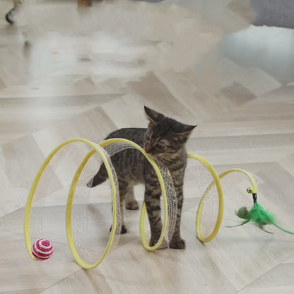 WhiskerMaze™ – Interactive Tunnel with Simulated Mice Product information: Material: steel wire, elastic mesh, feather, plush mouse, sisal hemp ball Product category: set toy Size: about 50cm long, about 20cm in diameter A: Rat Feather Straight Clause B: